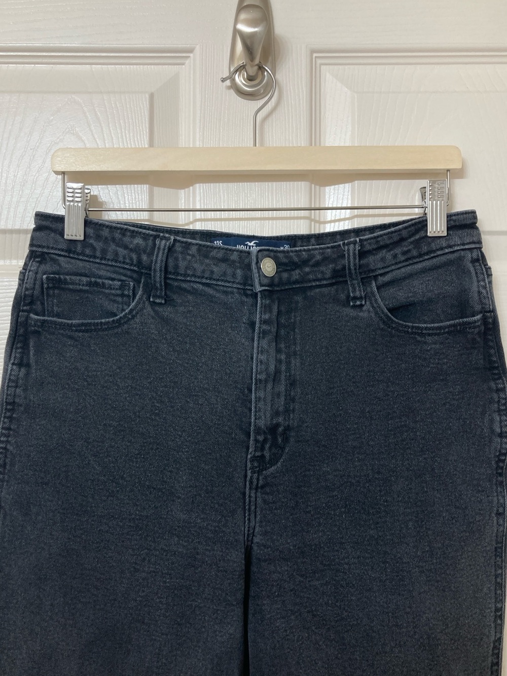 Hollister Washed Black Ultra High Rise Mom Jeans 30 Short Distressed Grunge Moto - Picture 3 of 9